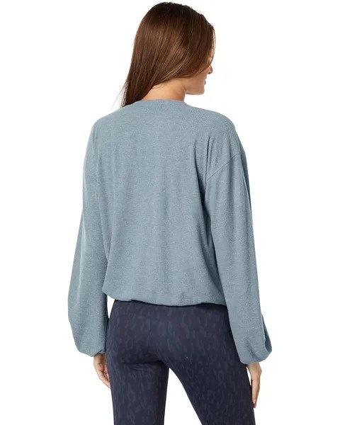 Свитер THRIVE SOCIETE Ruched Surplice Pullover, цвет Heather Moonlight