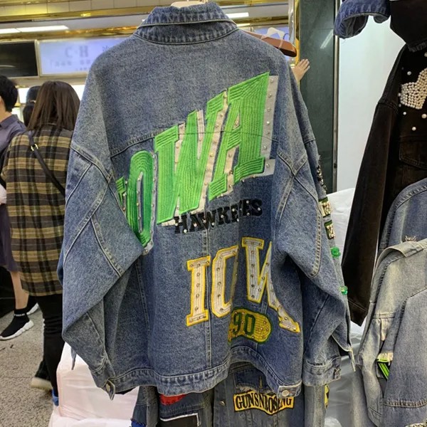 Джинсовая куртка, модная уличная одежда, стильная шикарная джинсовая куртка с надписью и дырками в стиле пэчворк, джинсы в стиле бойфренд, Ж...