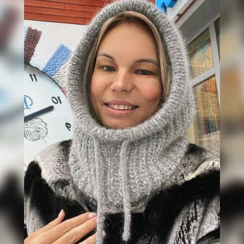 Капор ВРЕМЯ ВЯЗАТЬ Объемный капор с пайетками, размер 57-60, серебряный, серый