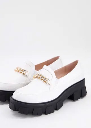 Белые туфли на плоской массивной подошве с эффектом крокодиловой кожи и золотистой цепочкой RAID Alessio-Белый