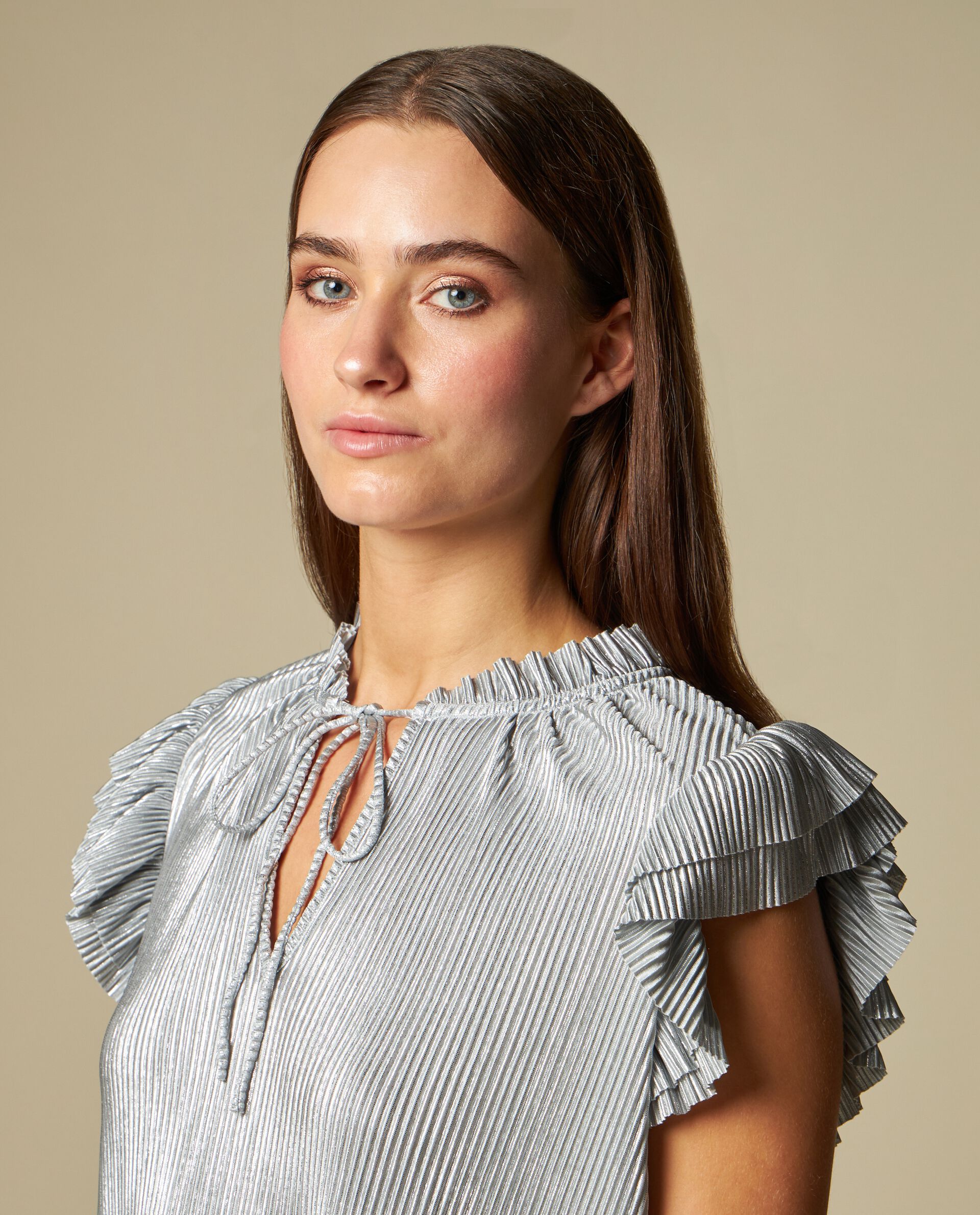 Женская блузка в рубчик из люрексовой нити NICE&CHIC, серебристо-серый