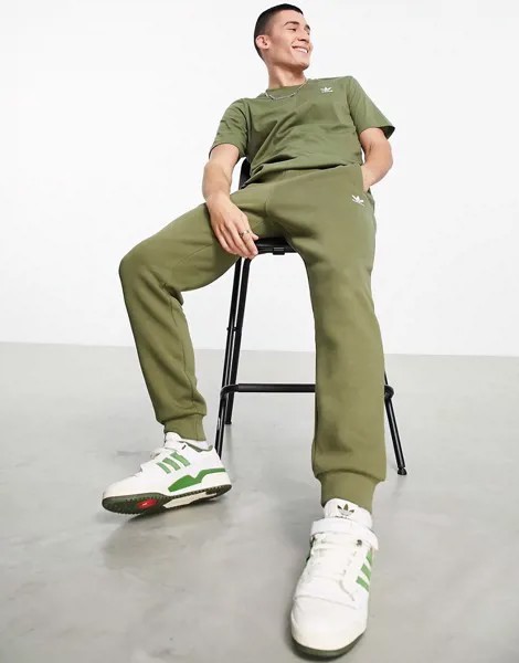 Джоггеры оливкового цвета adidas Originals Essentials-Зеленый цвет