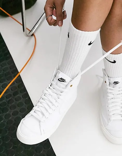 Белые кроссовки средней парусности Nike Blazer