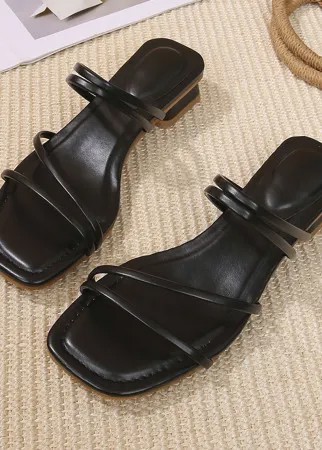 Однотонные сандалии на массивном каблуке