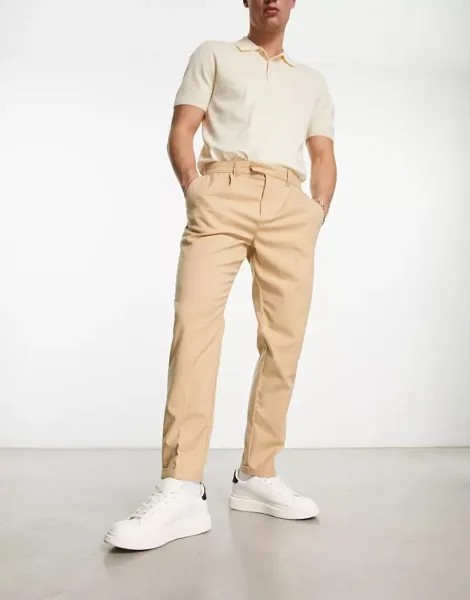 Зауженные брюки со складками New Look бежевого цвета