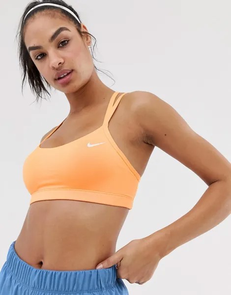 Оранжевый бюстгальтер с лямками Nike Training