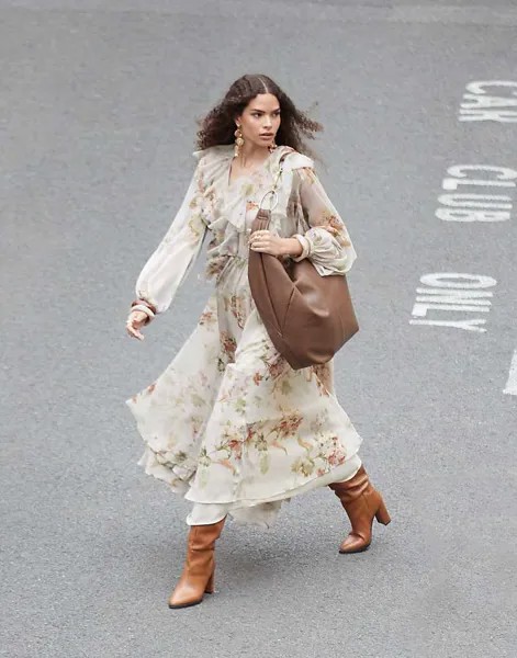 ASOS Edition Кремовое платье макси с цветочным узором, кулиской на талии и оборками