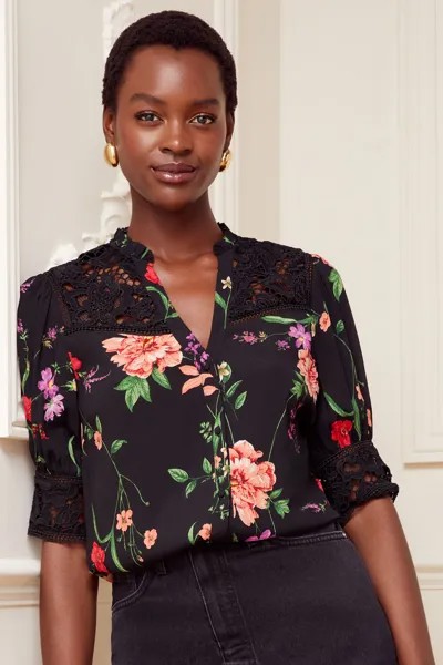Блузка с короткими рукавами кружевная кокетка V-образный вырез и принт Черная с цветами Love & Roses, черный