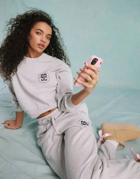 Укороченное худи серого меланжа с графическим принтом Miss Selfridge, однотонное
