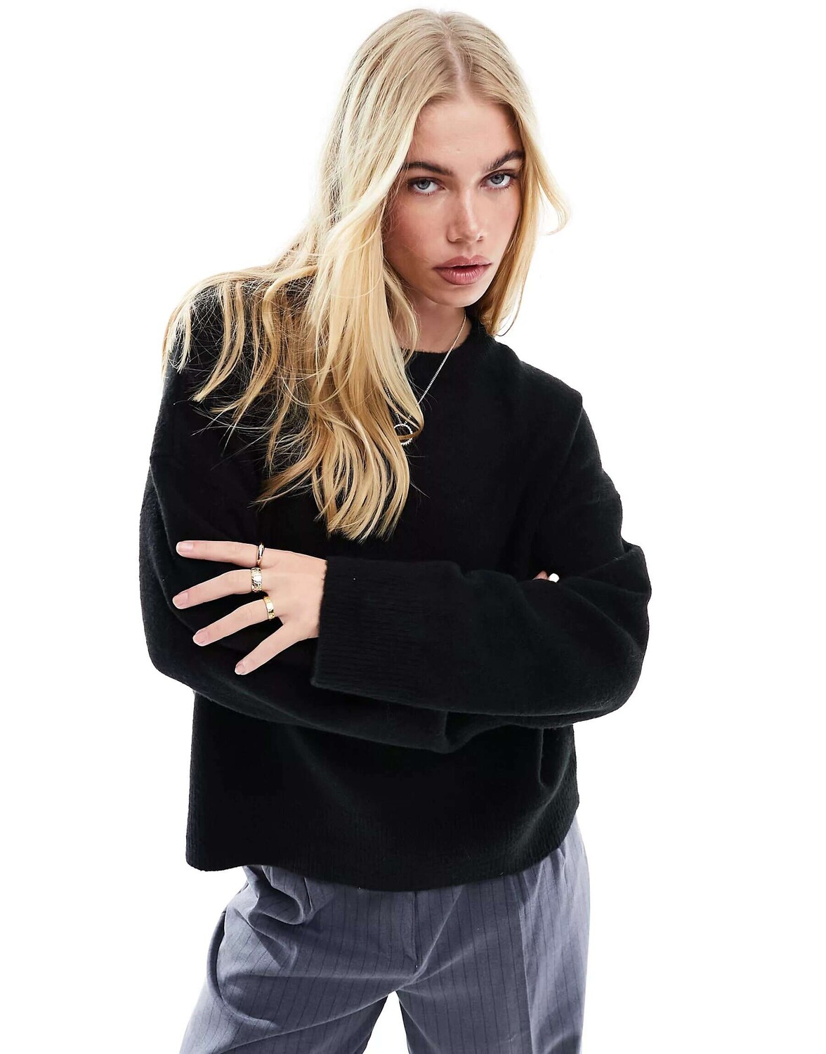 Черный свободный джемпер с круглым вырезом ASOS