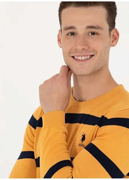 Мужской свитер узкого кроя горчичного цвета с круглым вырезом U.S. Polo Assn.