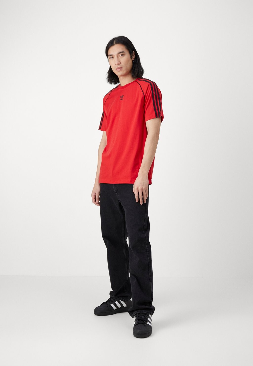 Футболка с набивным рисунком adidas Originals, лучше алого цвета Tee