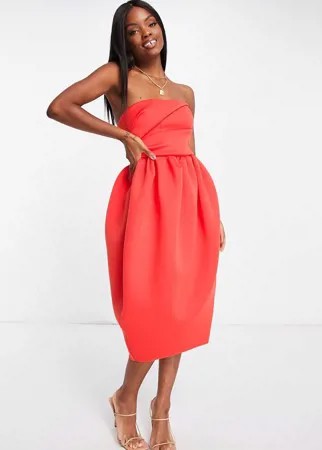 Приталенное платье миди красного цвета с пышной юбкой кроя «тюльпан» и лифом в стиле бандо со складками ASOS DESIGN-Разноцветный