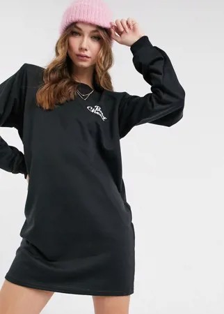Черное платье-свитшот мини с подплечниками и надписью 