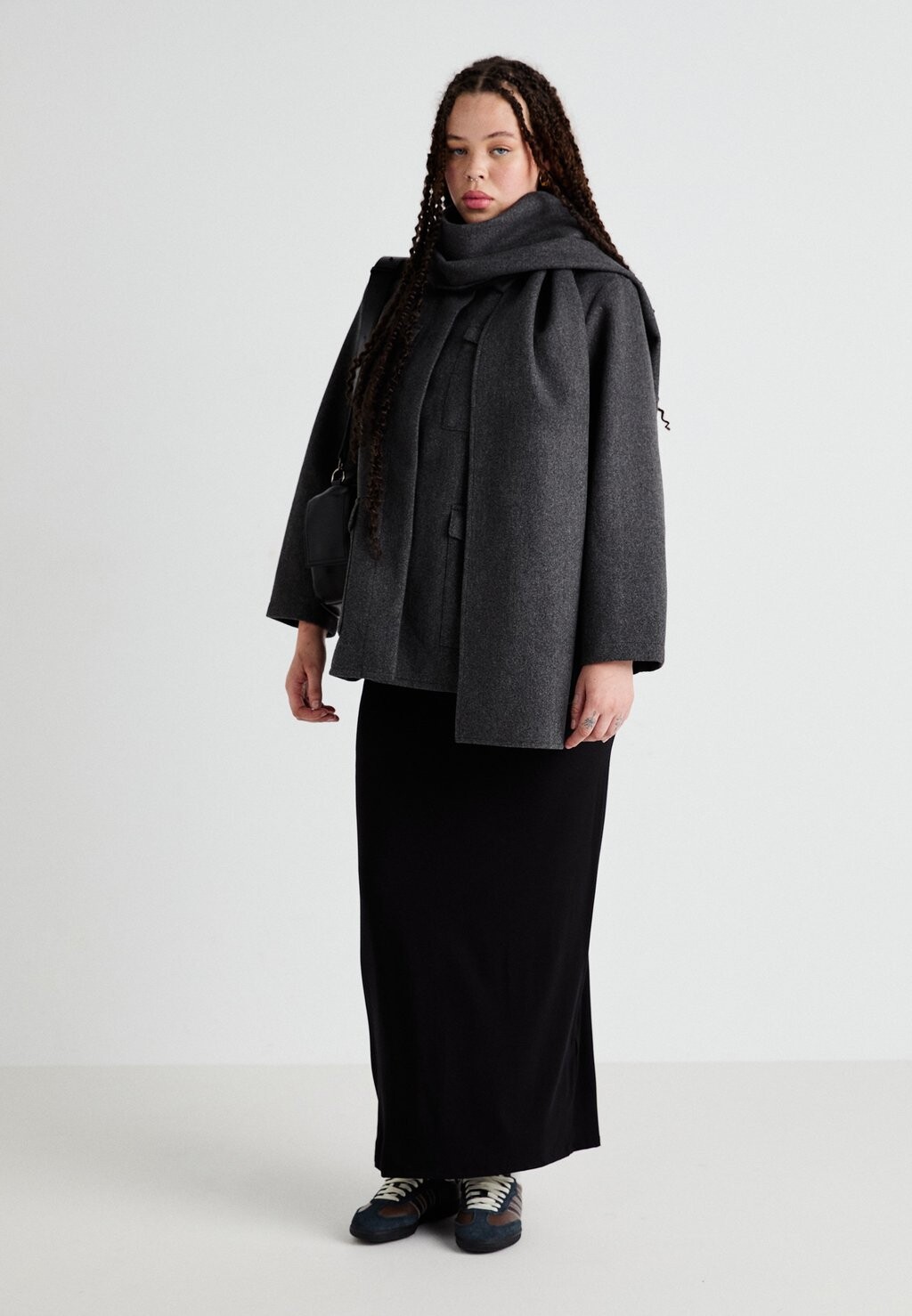 Короткое пальто VMCPOPSUSAN  Vero Moda Curve, цвет Mottled Dark Grey