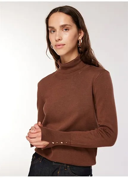 Коричневый женский однотонный свитер с воротником и длинными рукавами Fabrika
