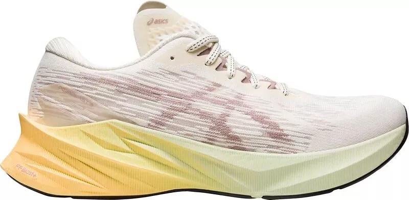 Женские кроссовки Asics Novablast 3