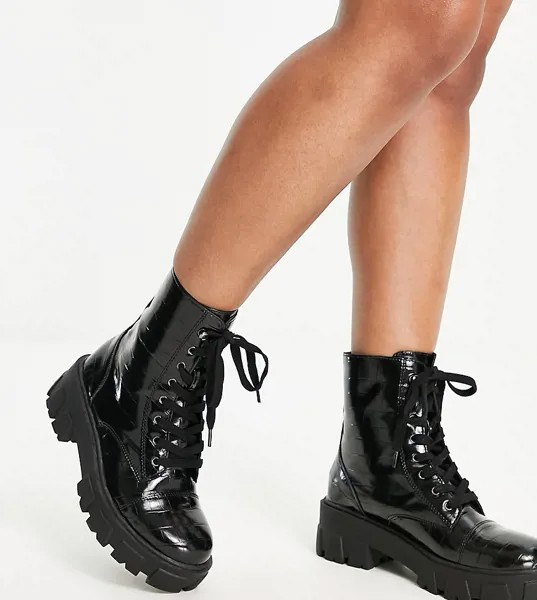 Черные ботинки с эффектом крокодиловой кожи на толстой подошве со шнуровкой Glamorous Wide Fit-Черный