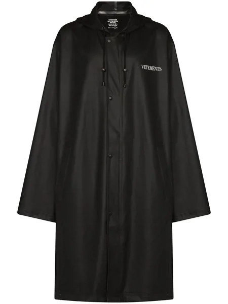 VETEMENTS logo-print hooded trench coat