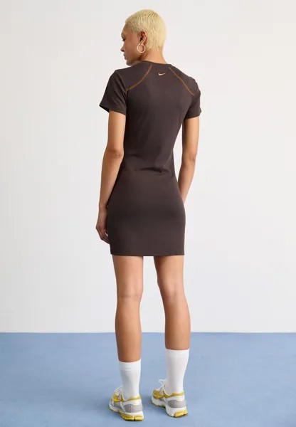Платье из джерси DRESS FEMME Nike, коричневый