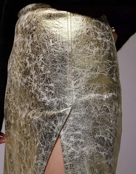 Золотая юбка миди из искусственной кожи с разрезом и швами Topshop