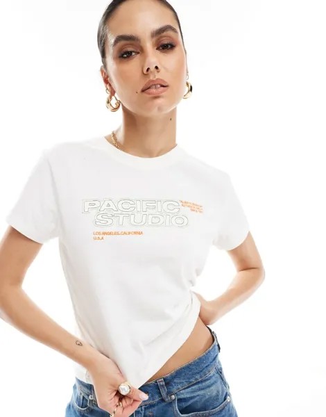 Белоснежная футболка с графическим рисунком в тон Pull&Bear