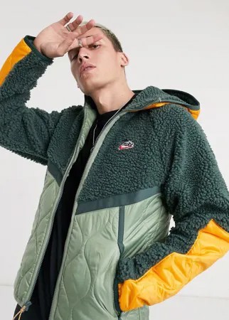 Зеленая куртка на молнии с капюшоном и вставками из флиса Nike Heritage Essentials Winter-Зеленый
