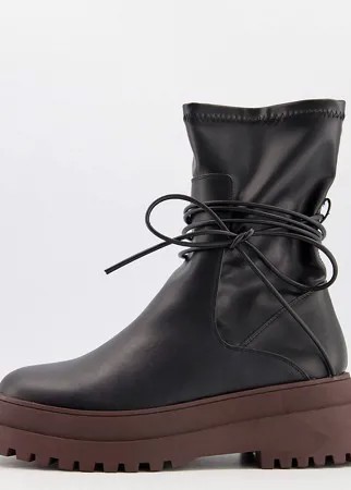 Черные массивные ботинки на плоской подошве коричневого цвета с завязками Public Desire Wide Fit Finale-Черный цвет