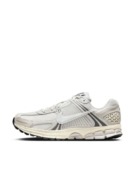 Nike – Zoom Vomero 5 SE – спортивная обувь белого и серебристого цвета