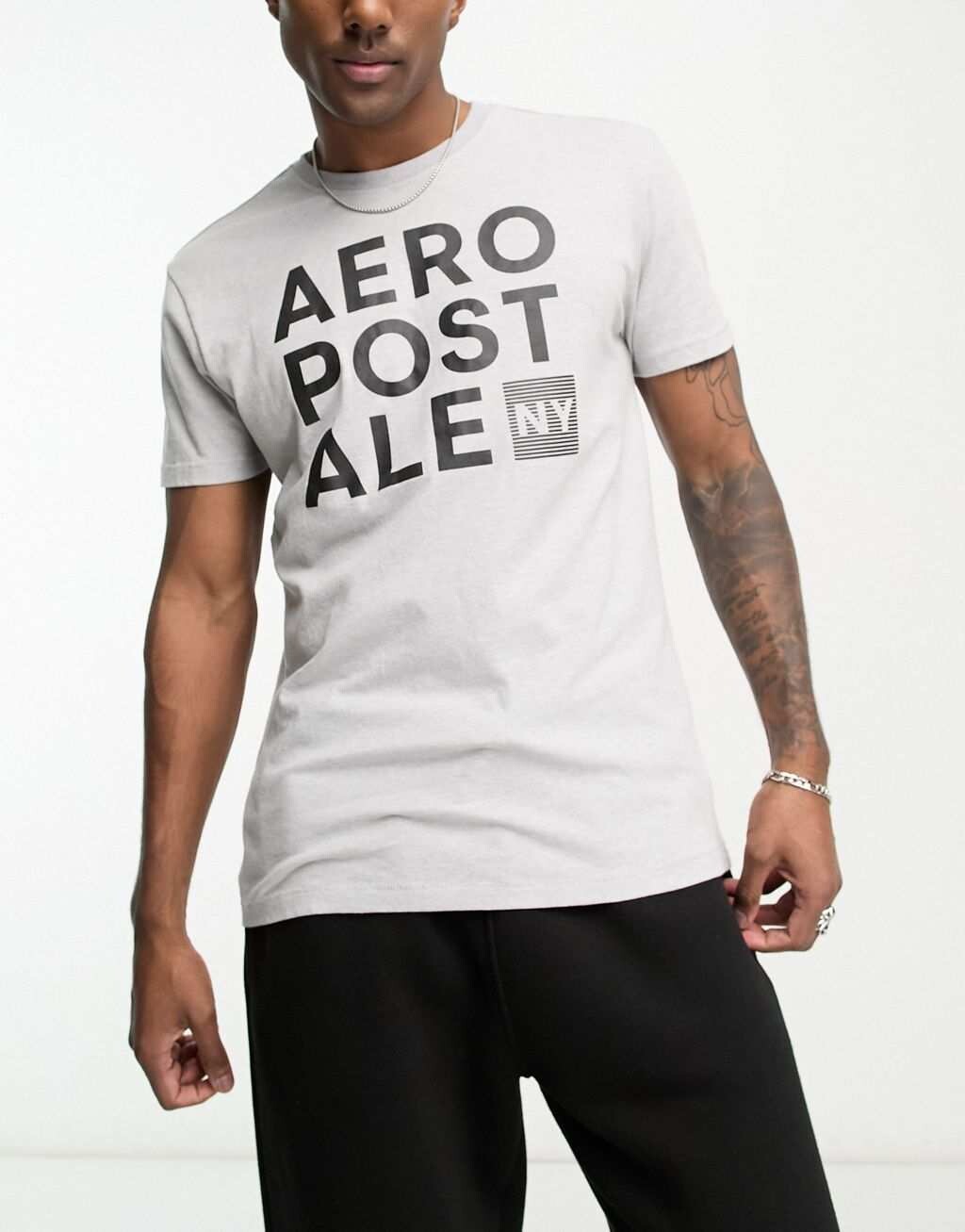 Серая футболка Aeropostale