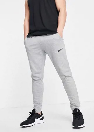 Суженные книзу джоггеры светло-серого цвета из ткани Dri-FIT Nike Training-Серый