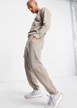 Окрашенные натуральными красителями коричневые джоггеры Reebok Classics-Коричневый цвет