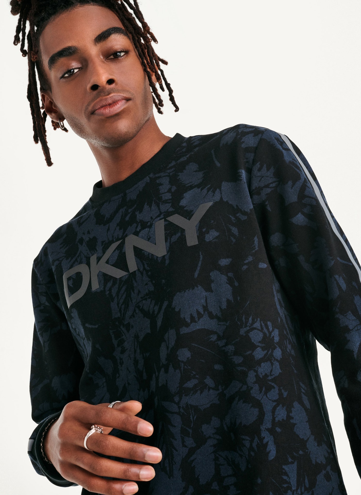 Лонгслив с круглым вырезом и логотипом DKNY