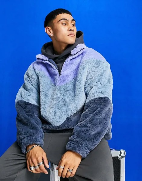 Свитшот в стиле oversized из искусственного меха на короткой молнии в стиле колор блок синего и сиреневого цвета с шевроном ASOS DESIGN-Голубой