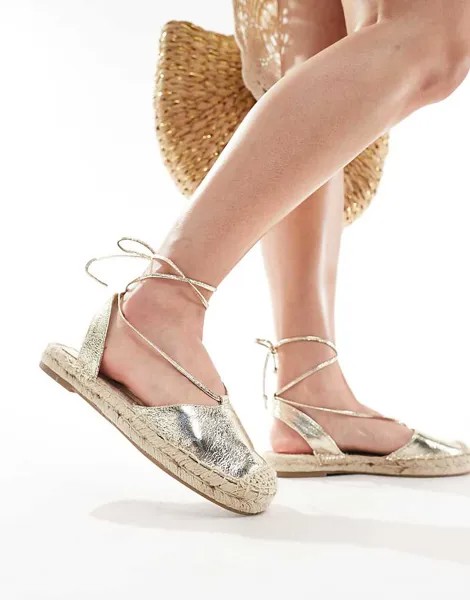 Золотые эспадрильи Stradivarius – из рафии