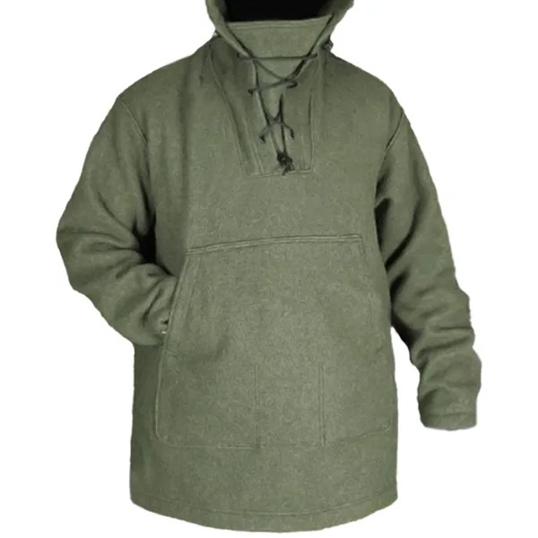 Мужской свитер с длинными рукавами и карманом в стиле ретро на открытом воздухе