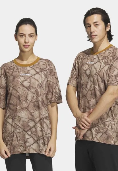 Футболка с принтом U NATGEO GF TEE UNISEX adidas Performance, цвет bronze strata