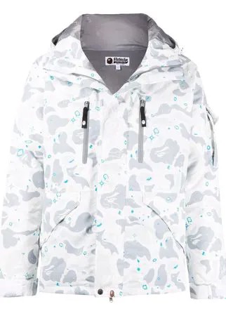 A BATHING APE® куртка с капюшоном и камуфляжным принтом