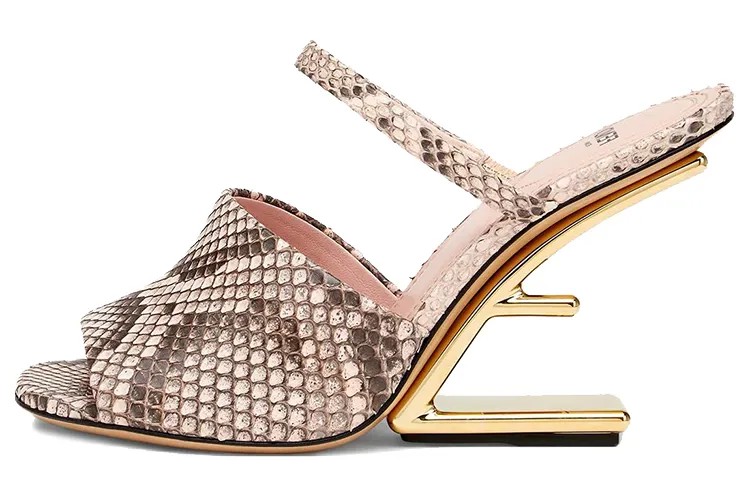 Первые шлепанцы женские розовые Fendi