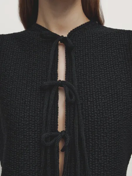 Вязаный жилет с круглым вырезом и завязками. Massimo Dutti, черный