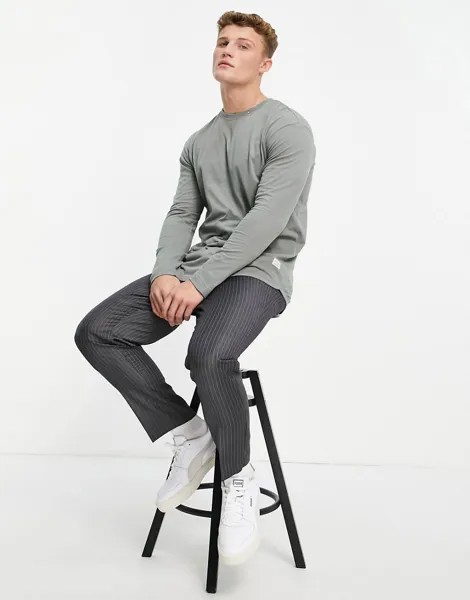 Серый лонгслив из органического хлопка с ассиметричным краем Jack & Jones Essentials