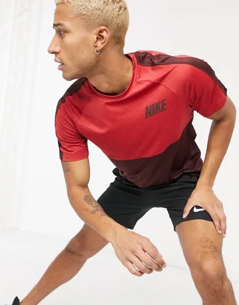 Красная футболка в стиле колор-блок из быстросохнущего материала Nike Training-Красный