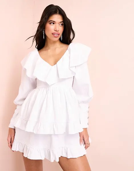 Белое многоярусное джинсовое платье мини ASOS LUXE – с рюшами, пуговицами со стразами и глубоким вырезом