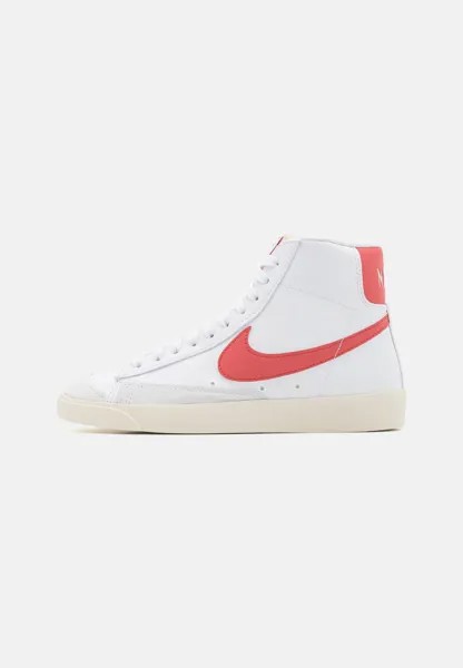 Высокие кеды Blazer Mid '77 Nike, цвет white/adobe/red stardust/sail/lightbrown/natural