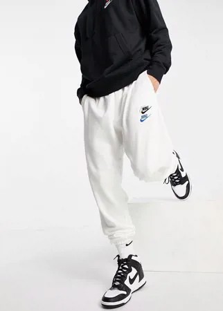 Белые джоггеры в стиле casual с манжетами и логотипами разных цветов Nike Essential fleece+-Белый