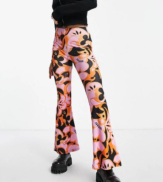 Расклешенные брюки с цветочным принтом в стиле ретро New Look Petite-Черный