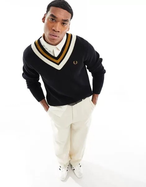 Черный джемпер в полоску с v-образным вырезом Fred Perry