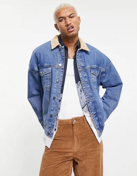 Выбеленная синяя джинсовая куртка в стиле oversized с воротником из искусственного меха ASOS DESIGN-Голубой