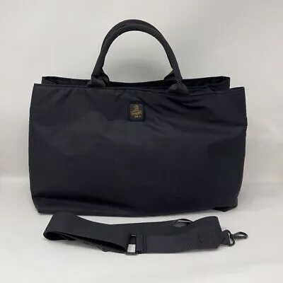 Сумочка женская Refrigiwear Day Handbag черная с плечевым ремнем
