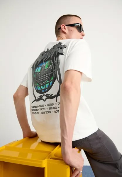Футболка с принтом FLAMES adidas Originals, цвет white